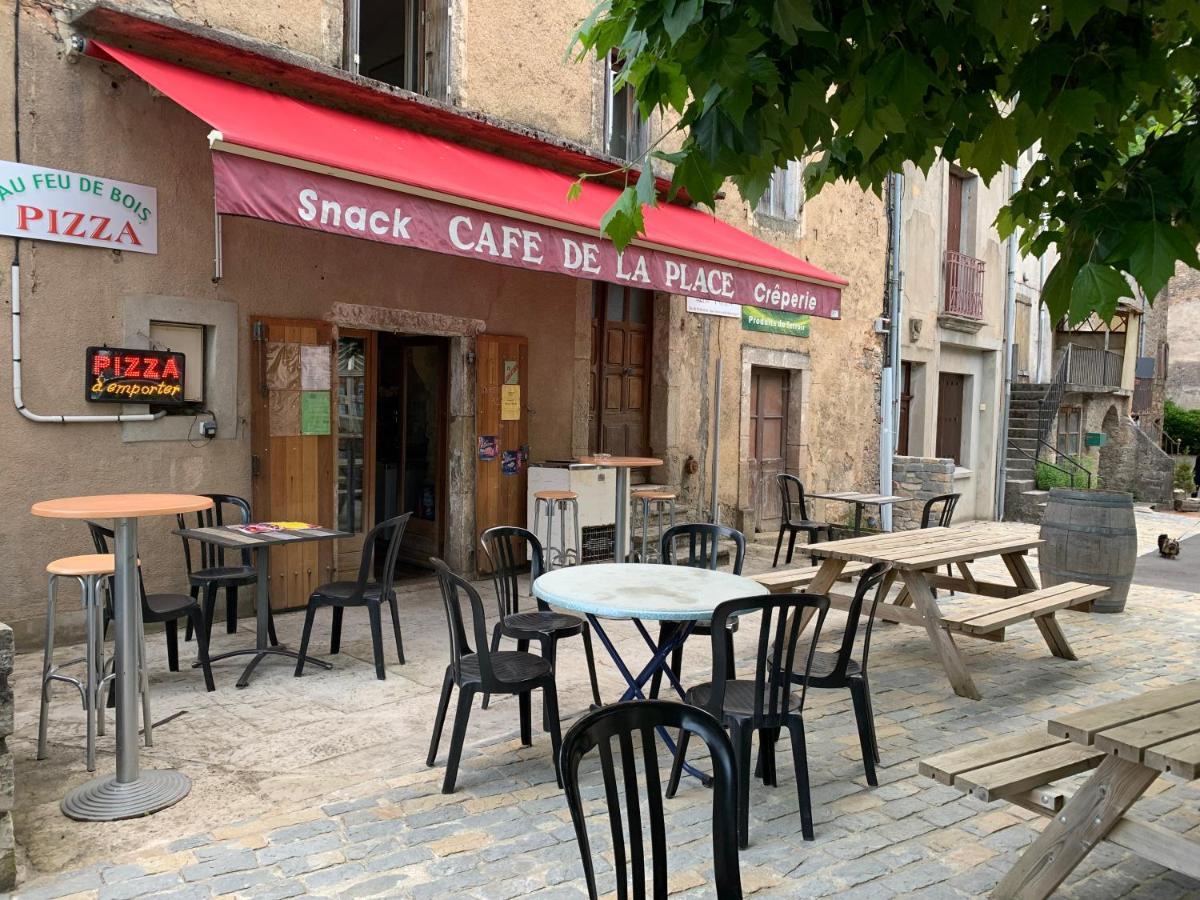 Cafe De La Place Gite & Chambres D'Hotes "Lou Pastre" Lanuéjols Exteriér fotografie